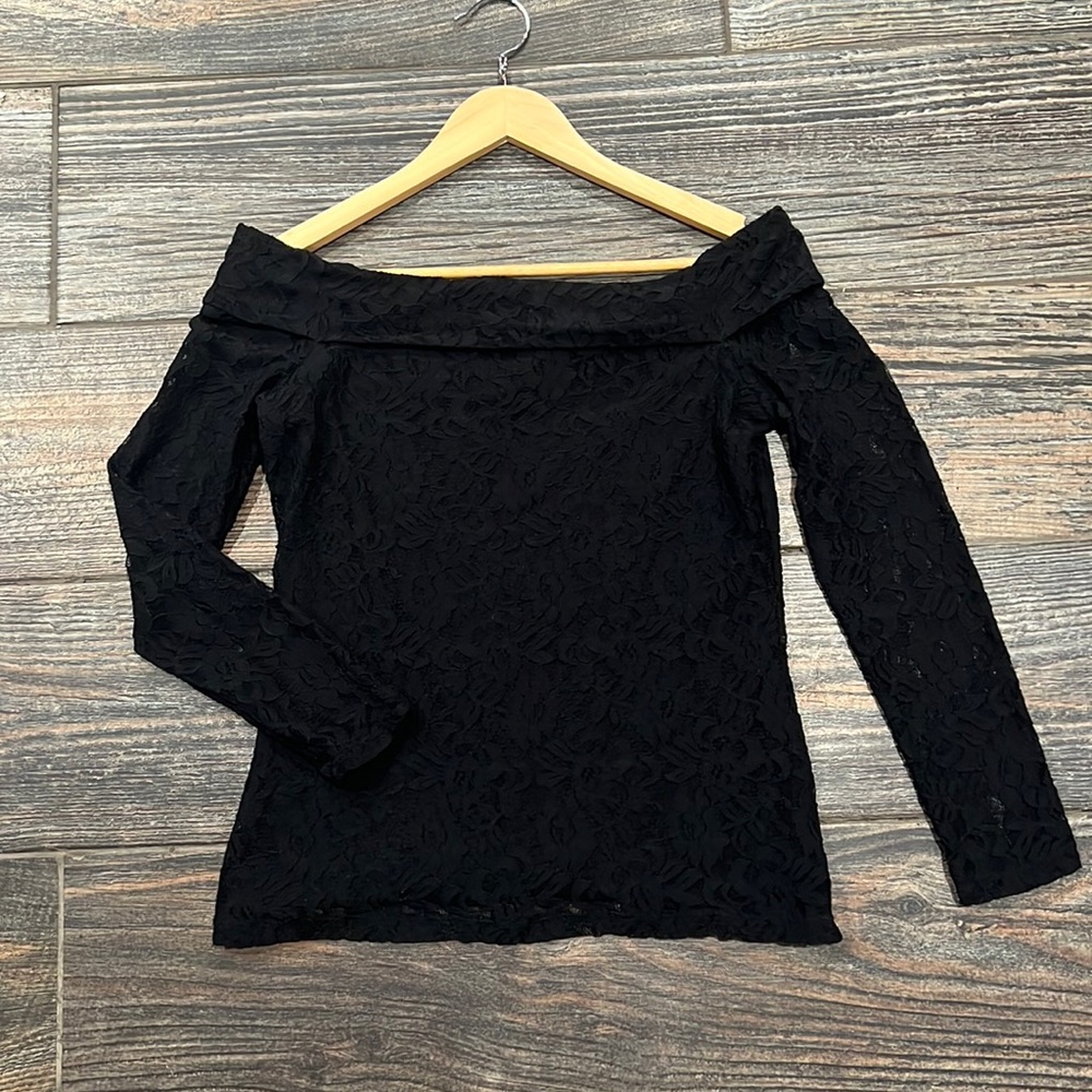 Lace. Off the shoulder. 3/4 sleeve Shirt